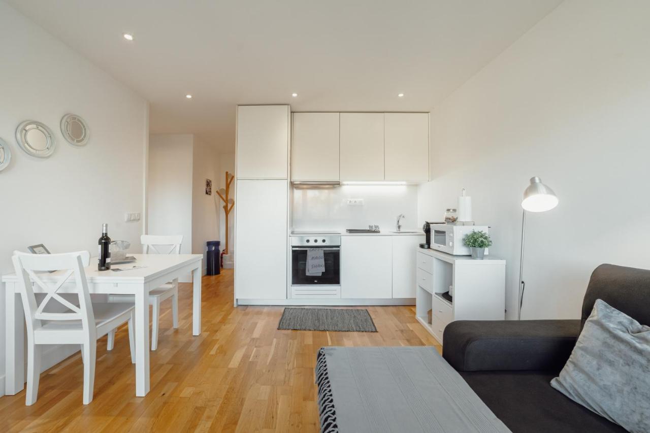Downtown Stylish Apartment With Garage by Vacationy - 4
