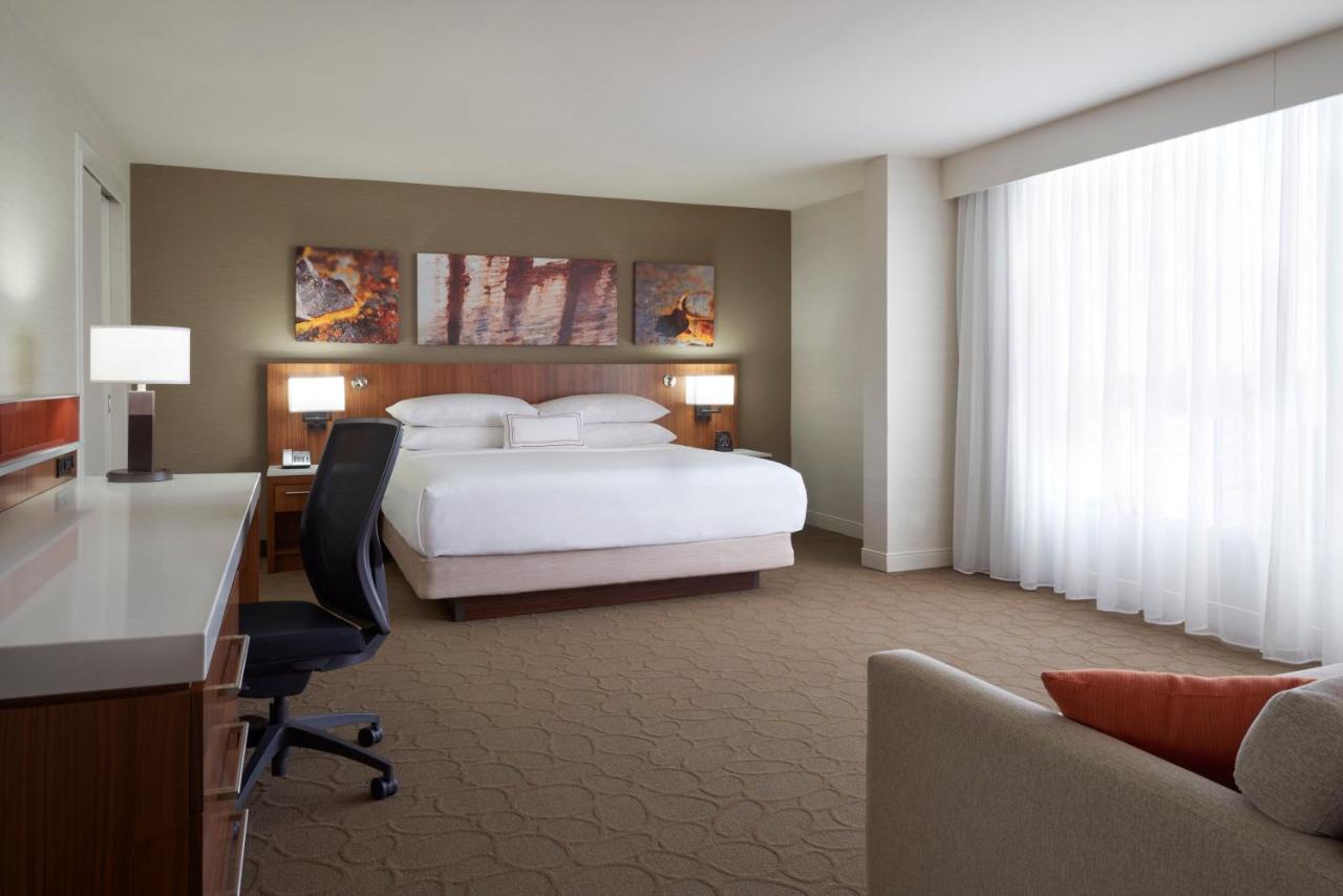 Delta Hotels by Marriott Toronto Airport & Conference Centre photo