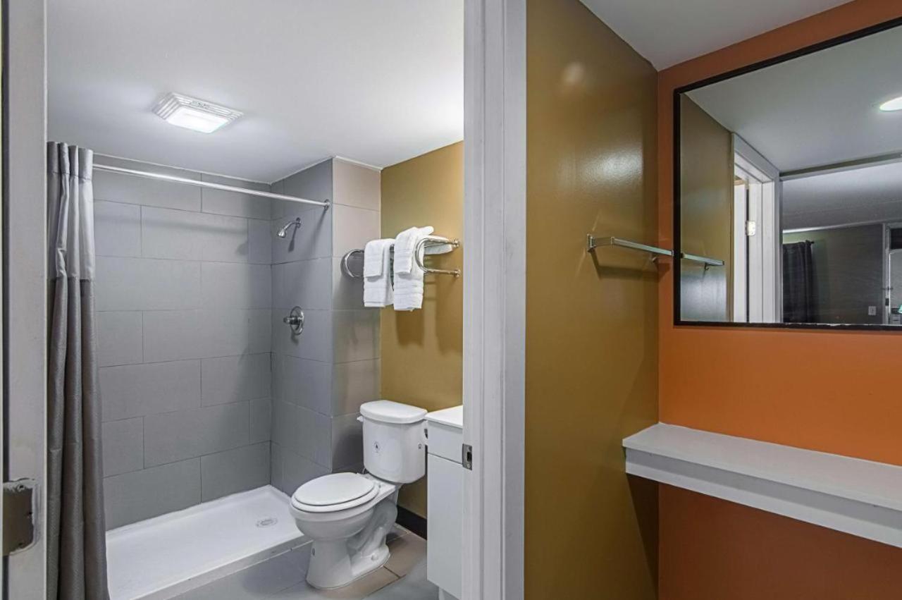 Lonestar Inn & Suites — photo 18