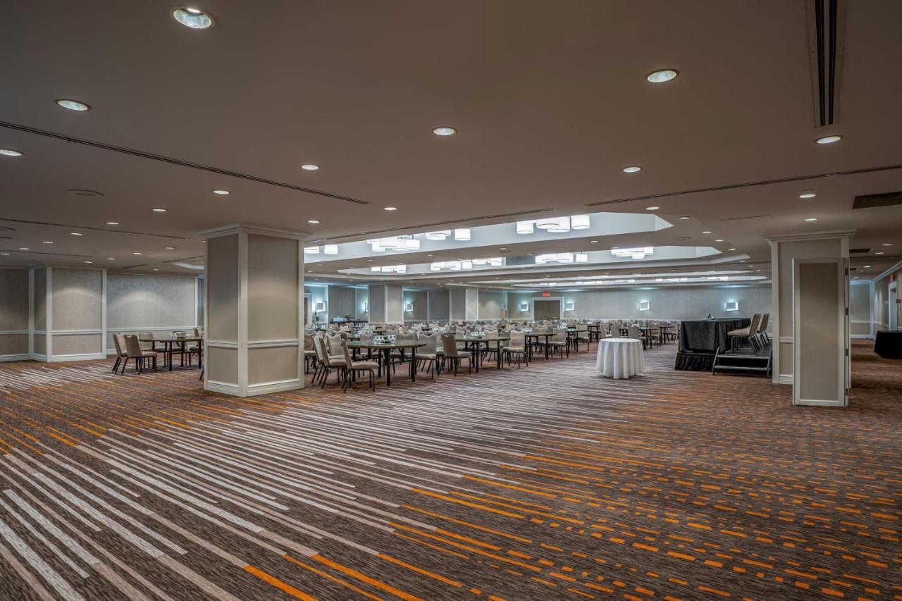 Delta Hotels by Marriott Montreal photo