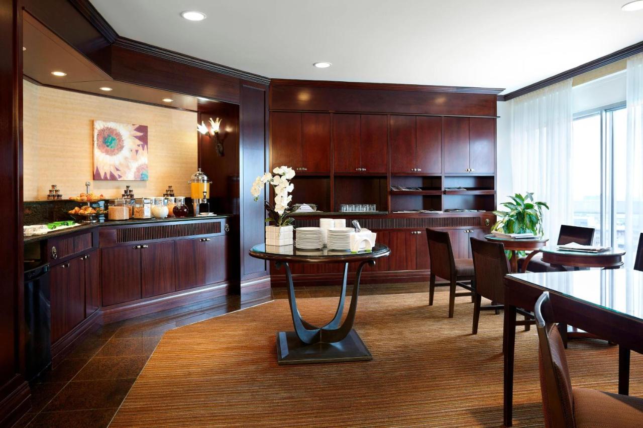 Delta Hotels by Marriott Montreal photo