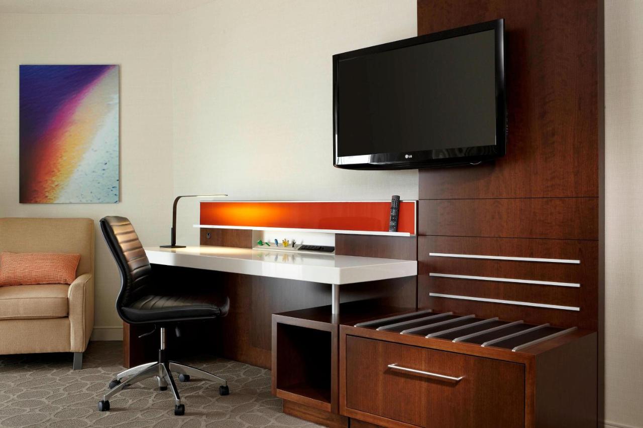 Delta Hotels by Marriott Montreal photo