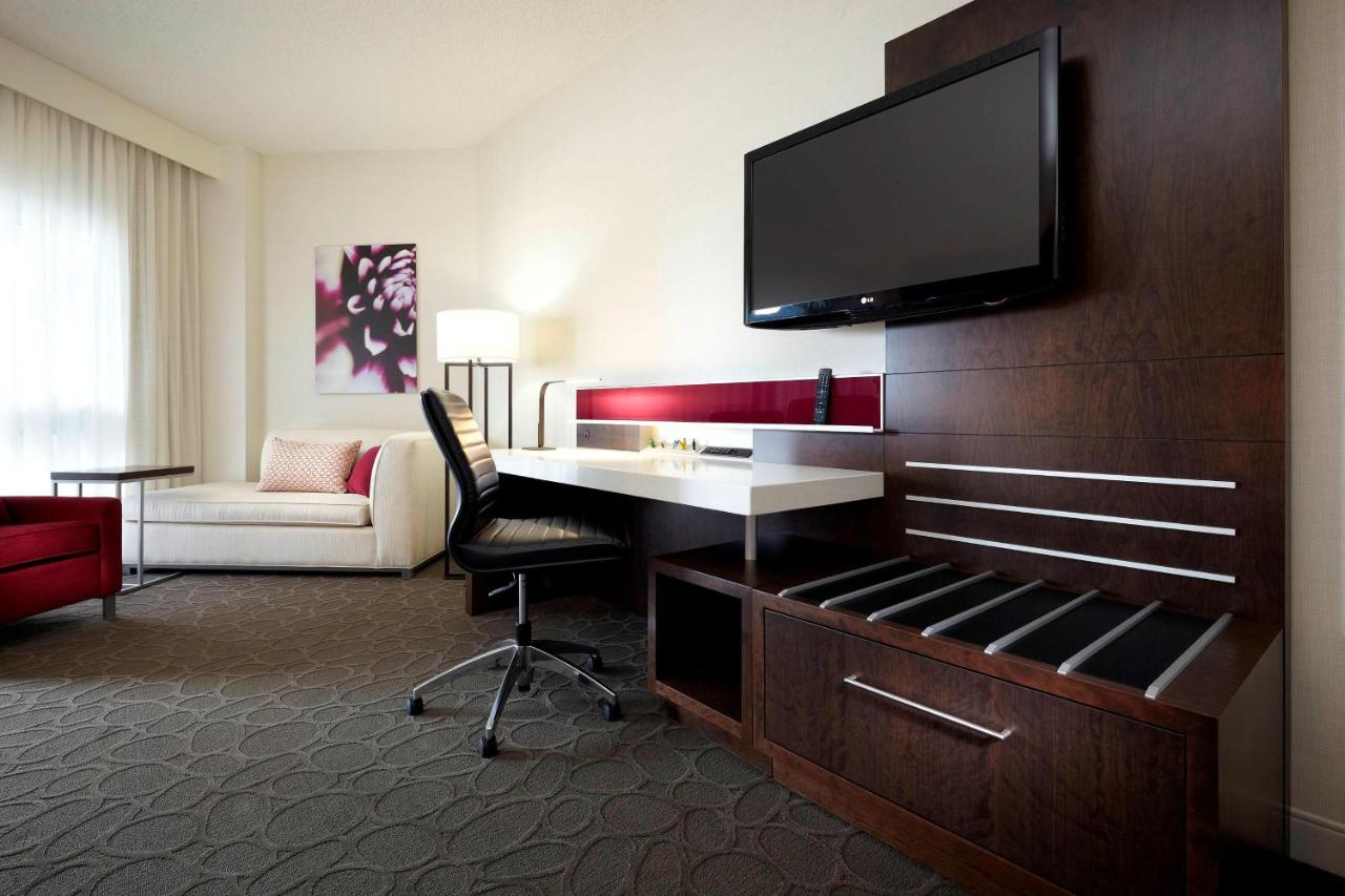 Delta Hotels by Marriott Montreal photo