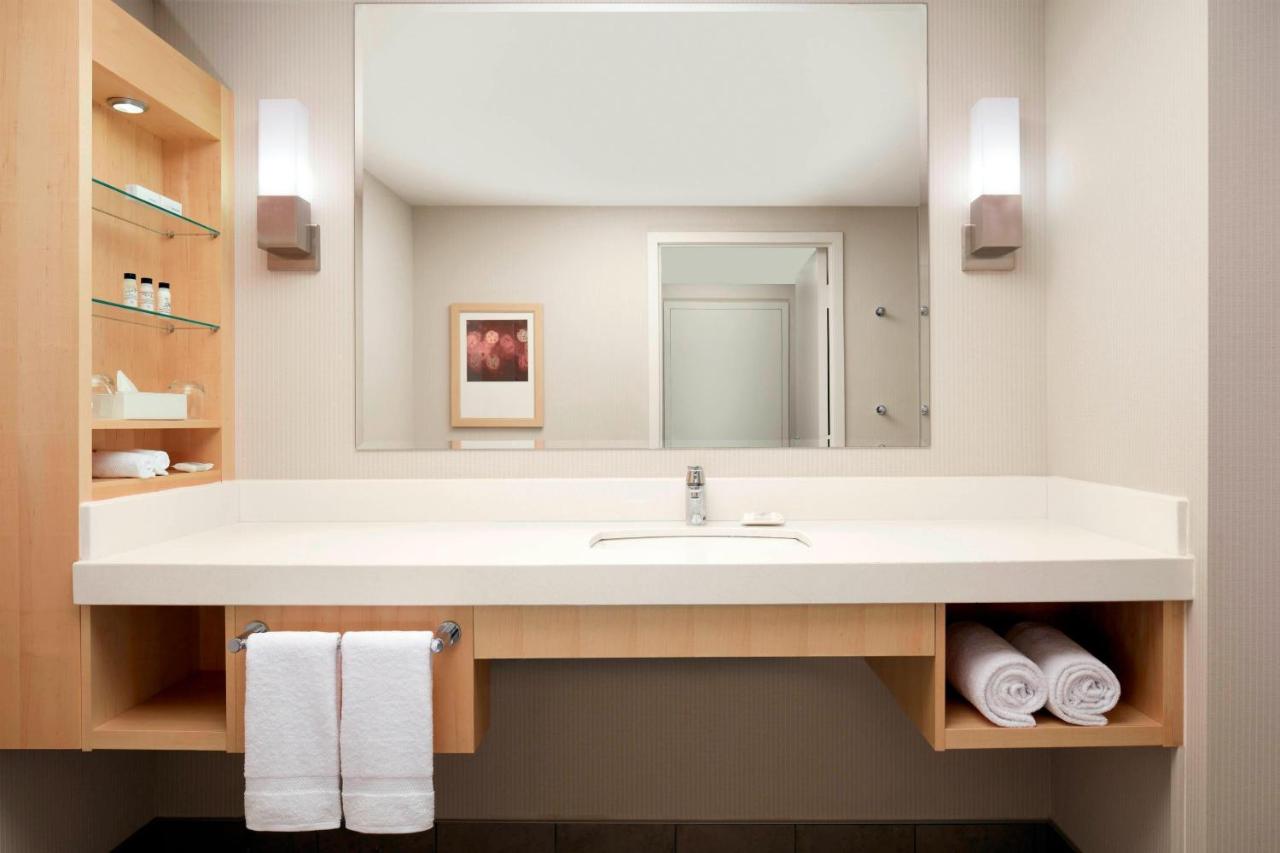 Delta Hotels by Marriott Montreal photo