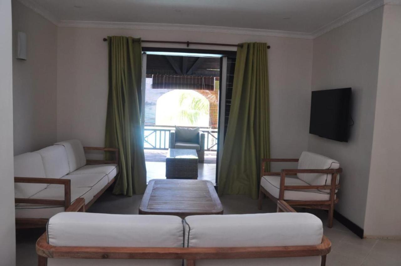 Sunset Boulevard, Grand Baie - 5