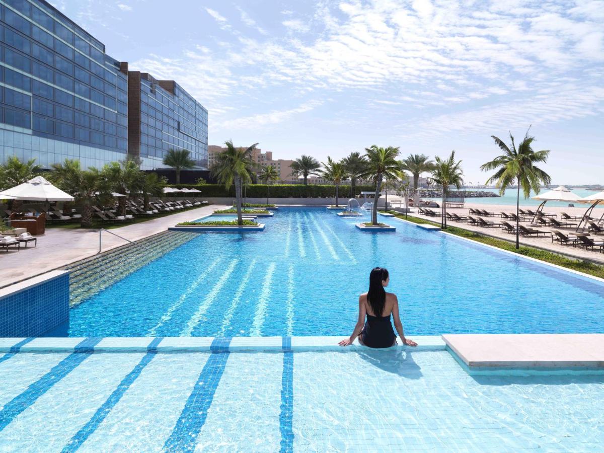 Heated swimming pool: Fairmont Bab Al Bahr