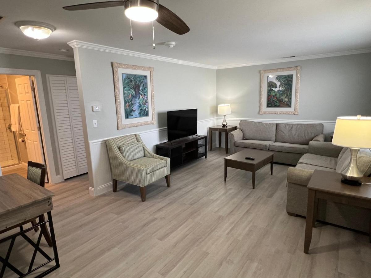 Marco Island Lakeside Inn — photo 24