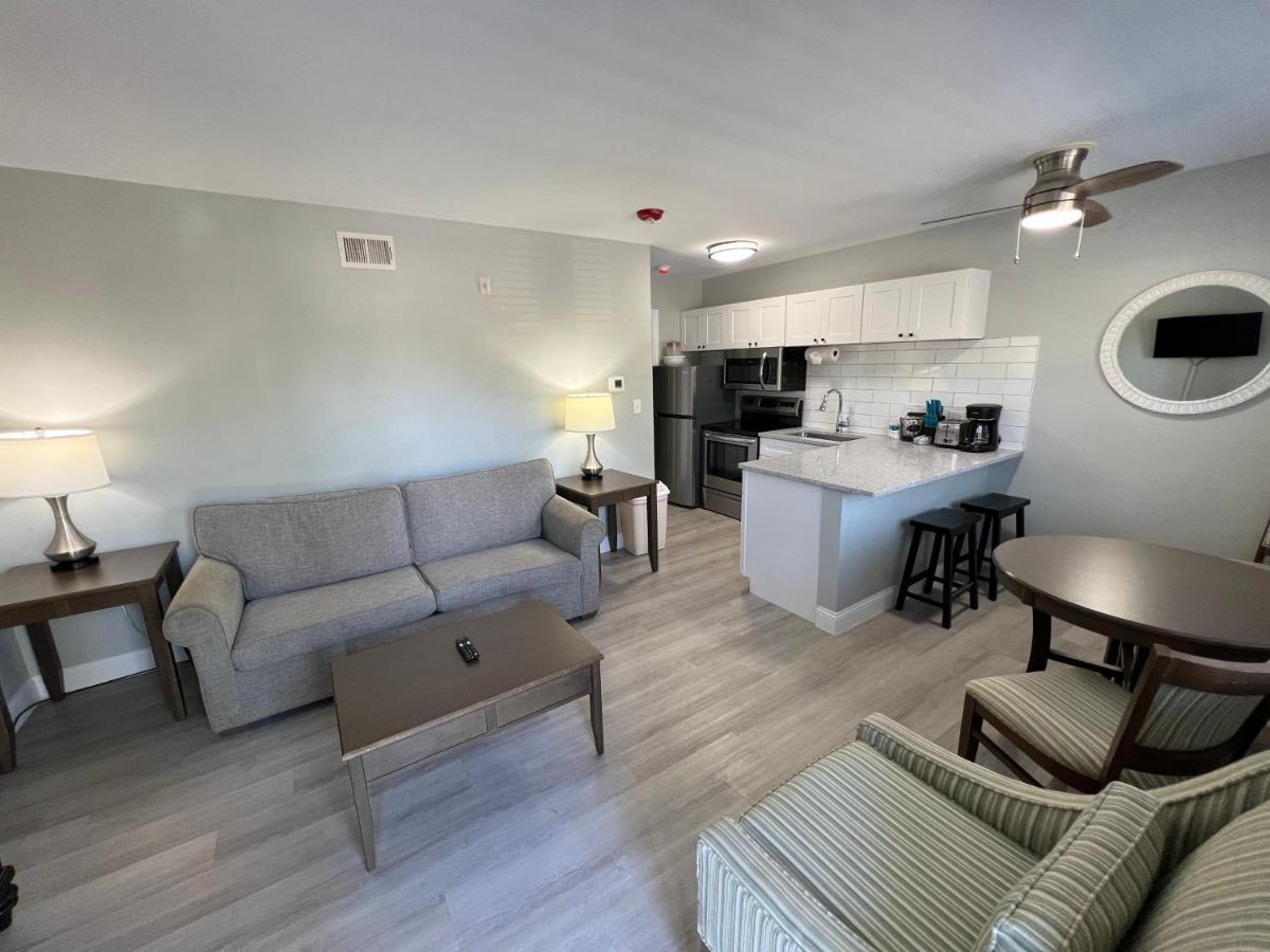 Marco Island Lakeside Inn — photo 19