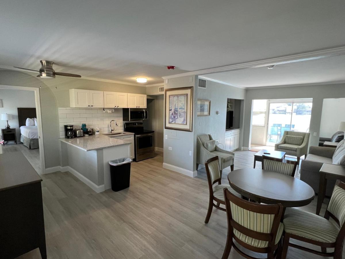Marco Island Lakeside Inn — photo 2