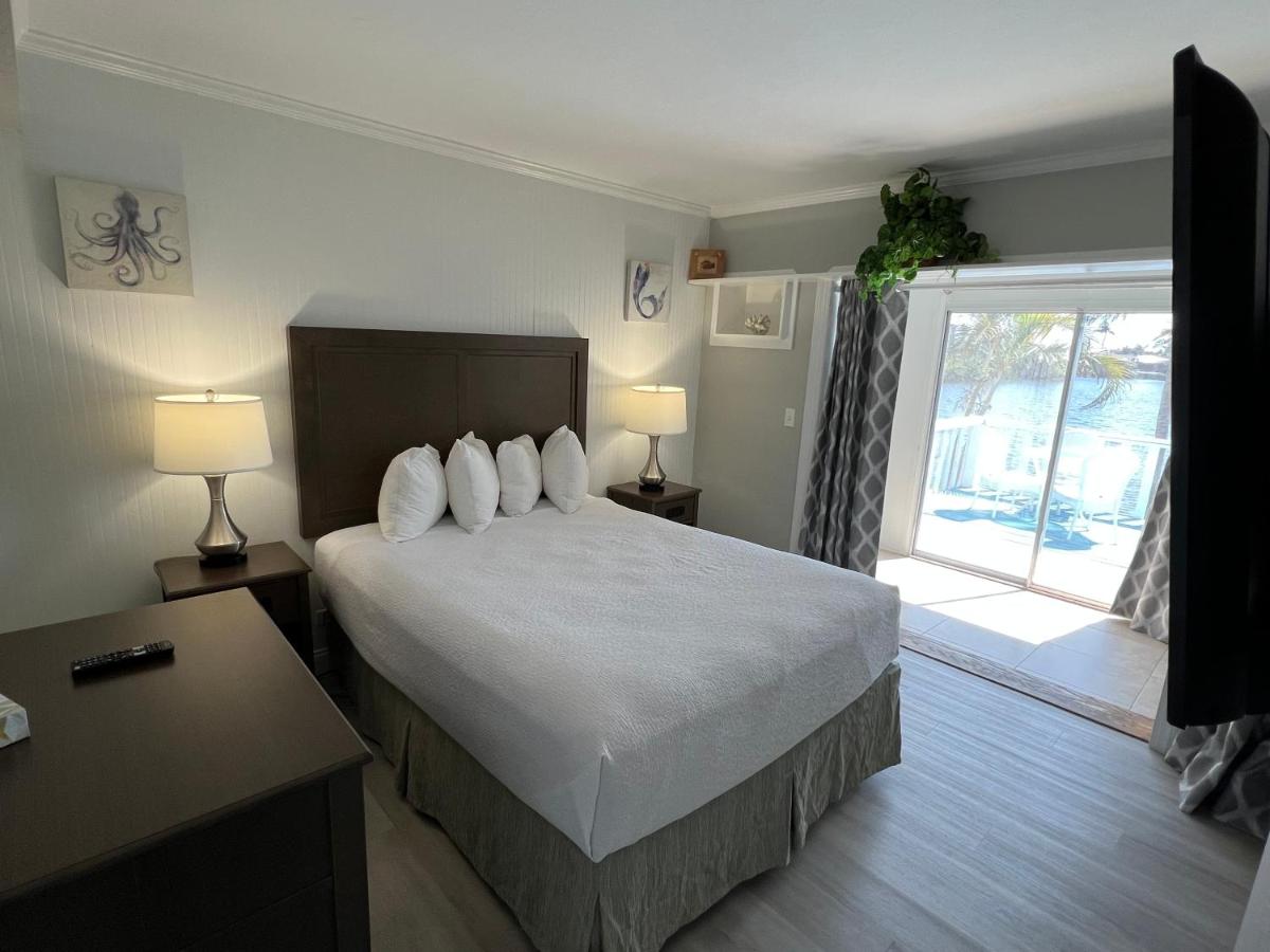 Marco Island Lakeside Inn — photo 11