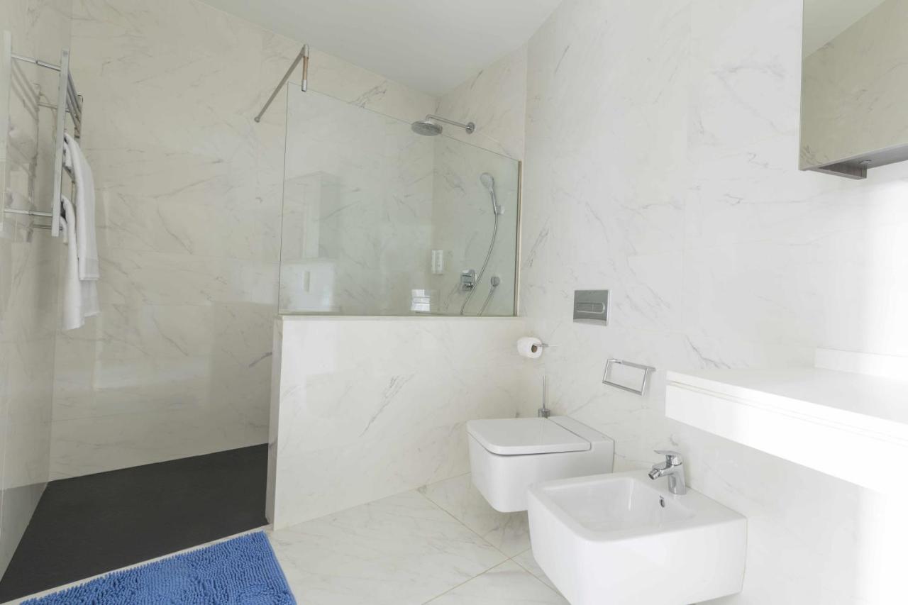 THE CLOCK HOUSE - Luxury Urban Suites - 3