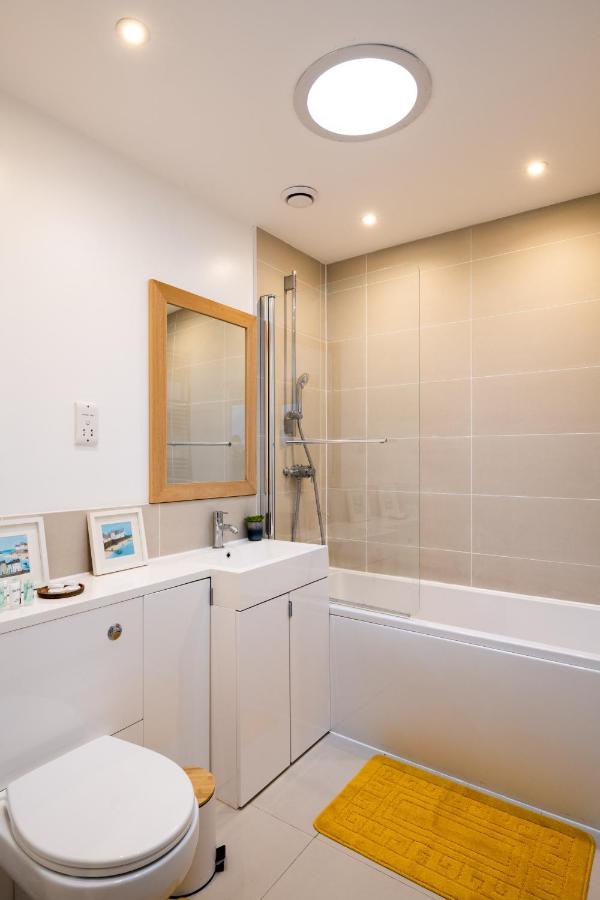 R&O Property Experts - Diamond 2BR Apartment-Central-Parking-Walk to city & train station - 5