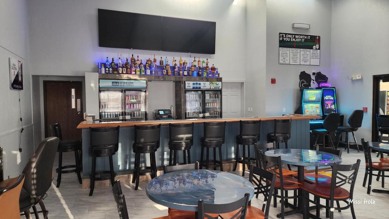 The Oasis Hotel & Bar — photo 7
