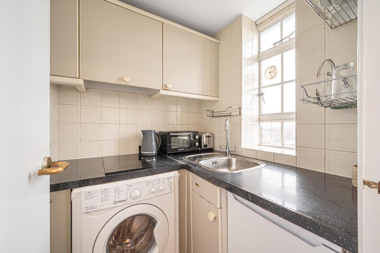 Studio at Chelsea cloisters Hotel - 4