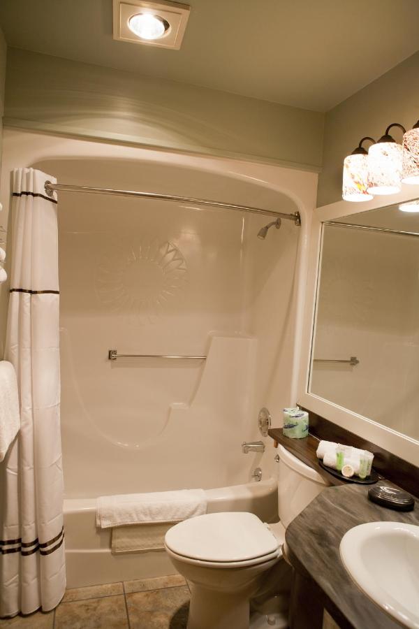 Dude Rancher Lodge — photo 3