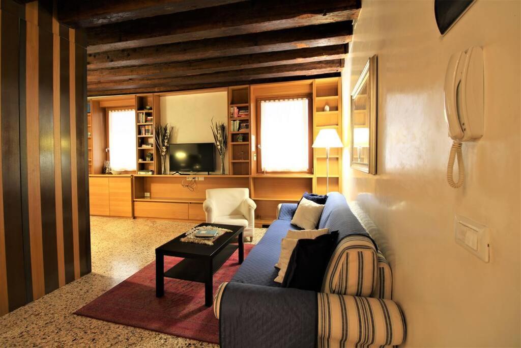 San Marco charming apartment with canal view - 5