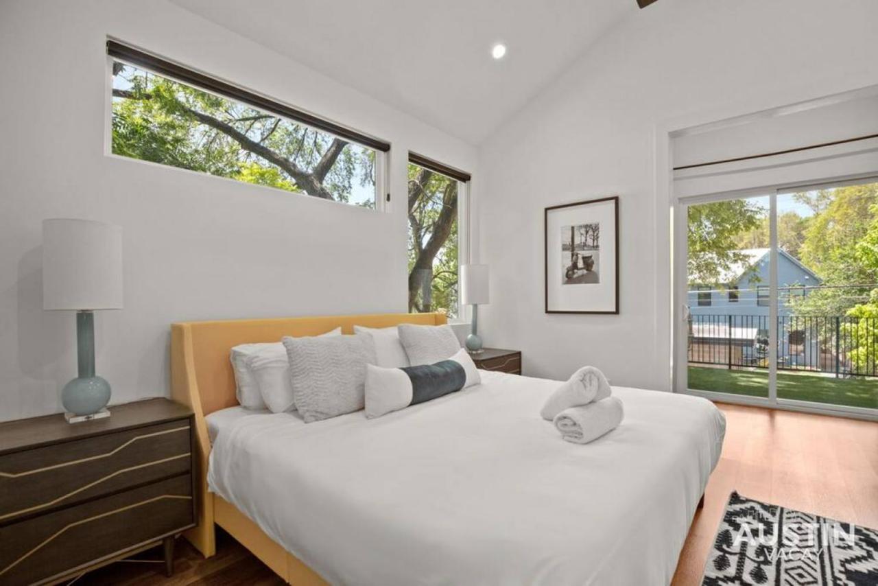 Super Stunning Back House w Terrace in East Chavez - 3