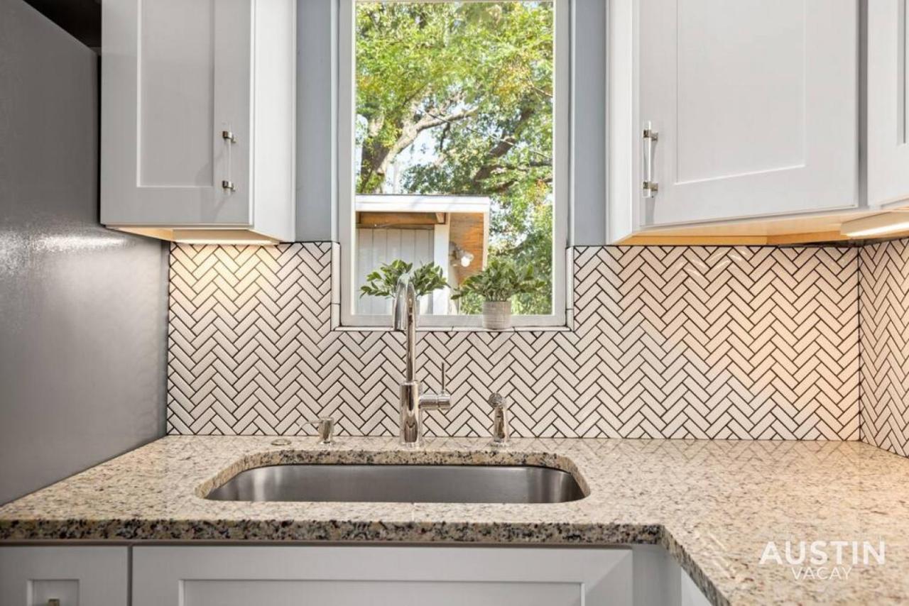 Gorgeous East Central Austin 2BD Close to Downtown - 2