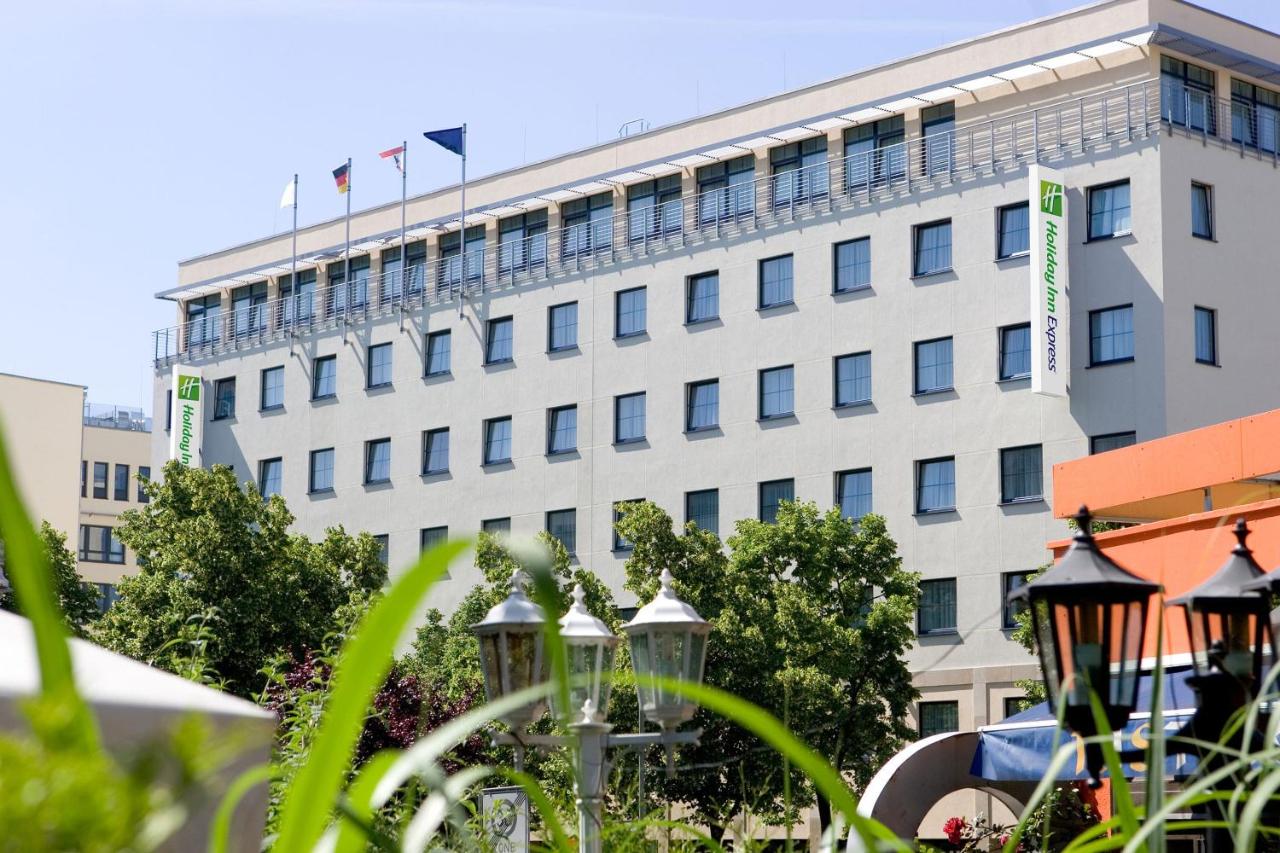 Holiday Inn Express BERLIN CITY CENTRE - Laterooms