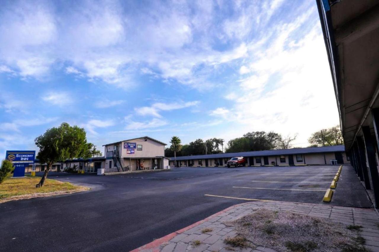 Economy Inn Kingsville — photo 17