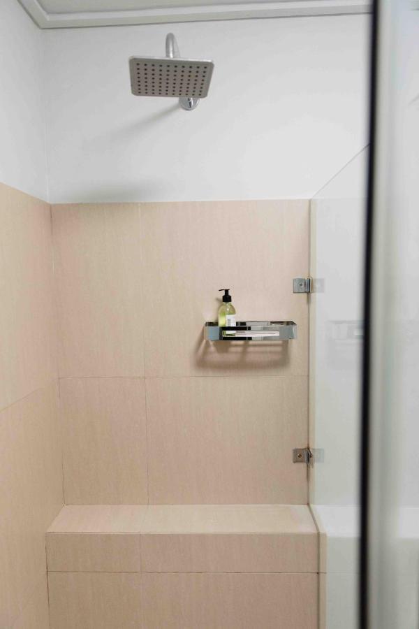 Camborne Holiday Apartments - 3