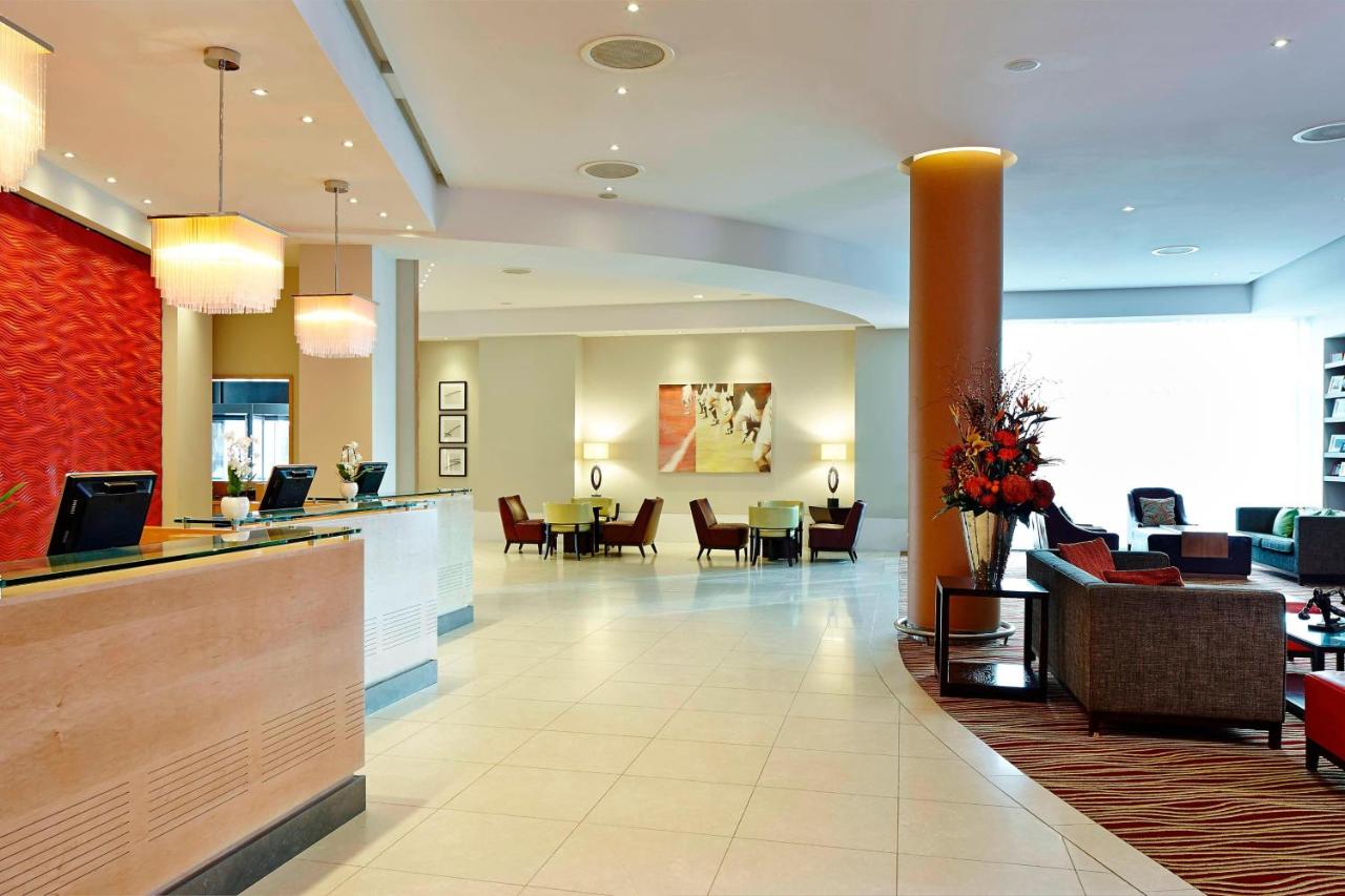 London Marriott Hotel Twickenham photo