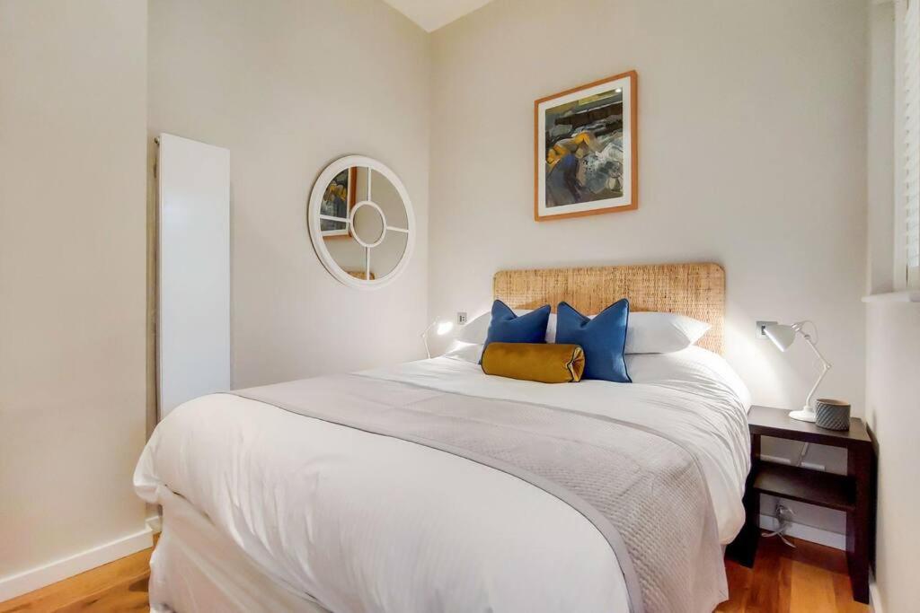 VY6 - Stylish Loft-Style 1-Bed Near Borough Market - by Short Stories London - 2