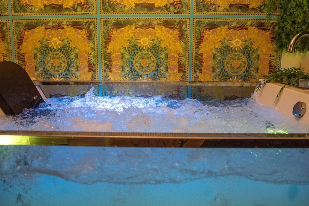 luxury Love Room Spa Whirlpool Jacuzzi