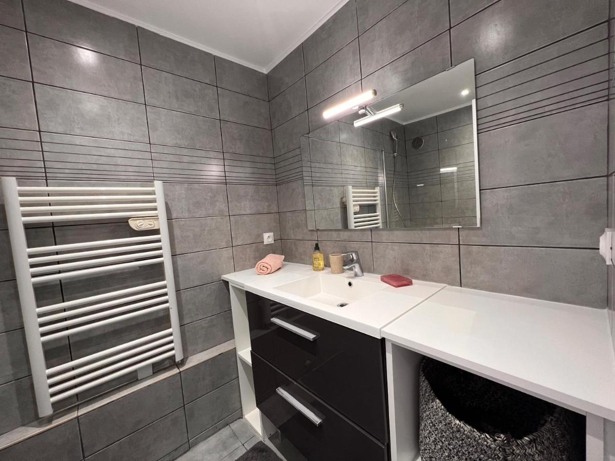 Chic Parisian Studio steps from Champs Elysees - 5