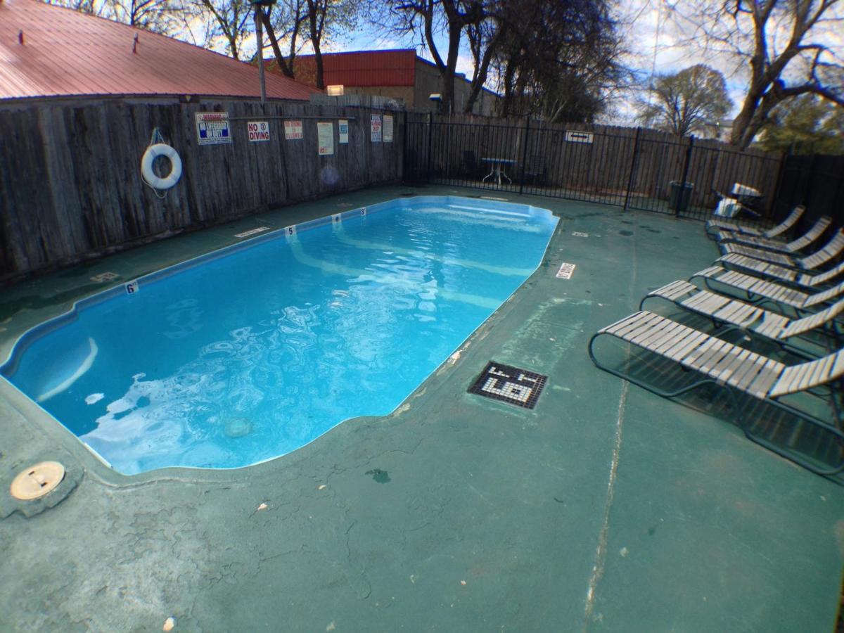 Budget Inn — photo 22