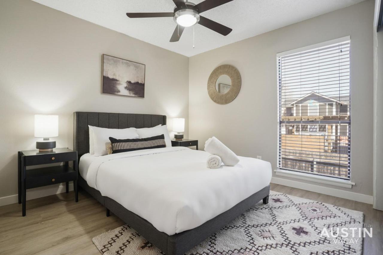 Enjoy Poolside TVs and Private Cabanas off N Lamar - 2