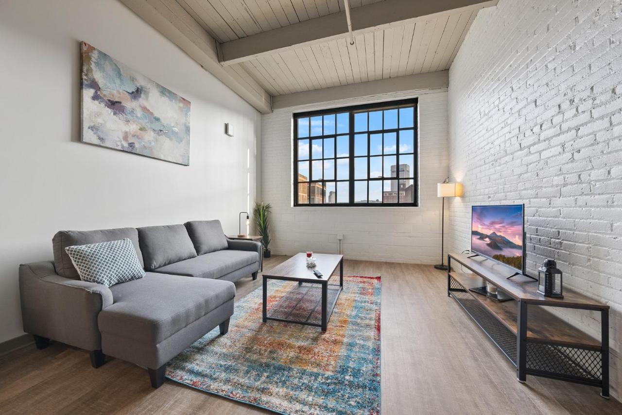 Industrial Loft Apartments in the Beautiful Superior Building Minutes from FirstEnergy Stadium 217