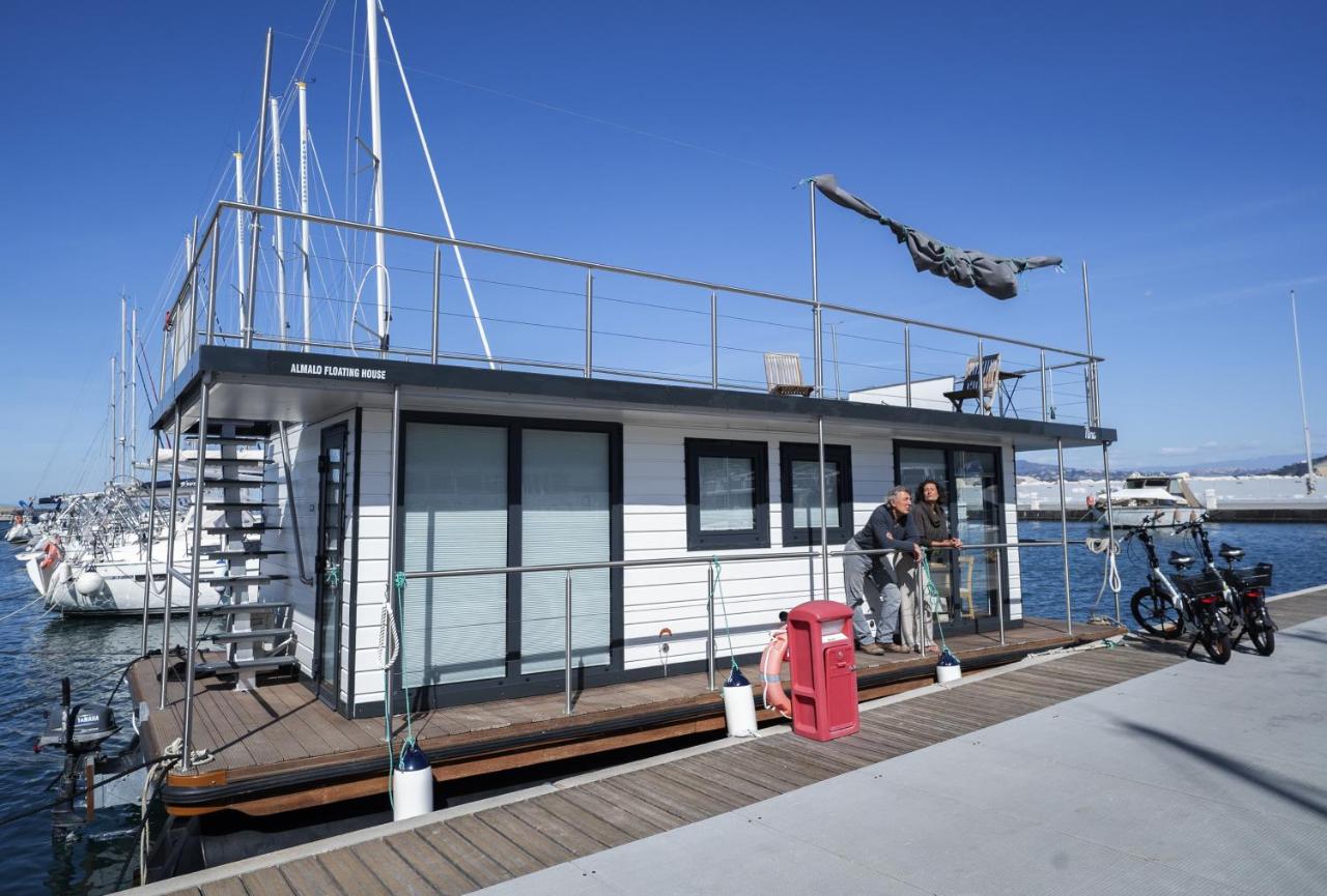 ALMALO Floating House - Casa Galleggiante photo