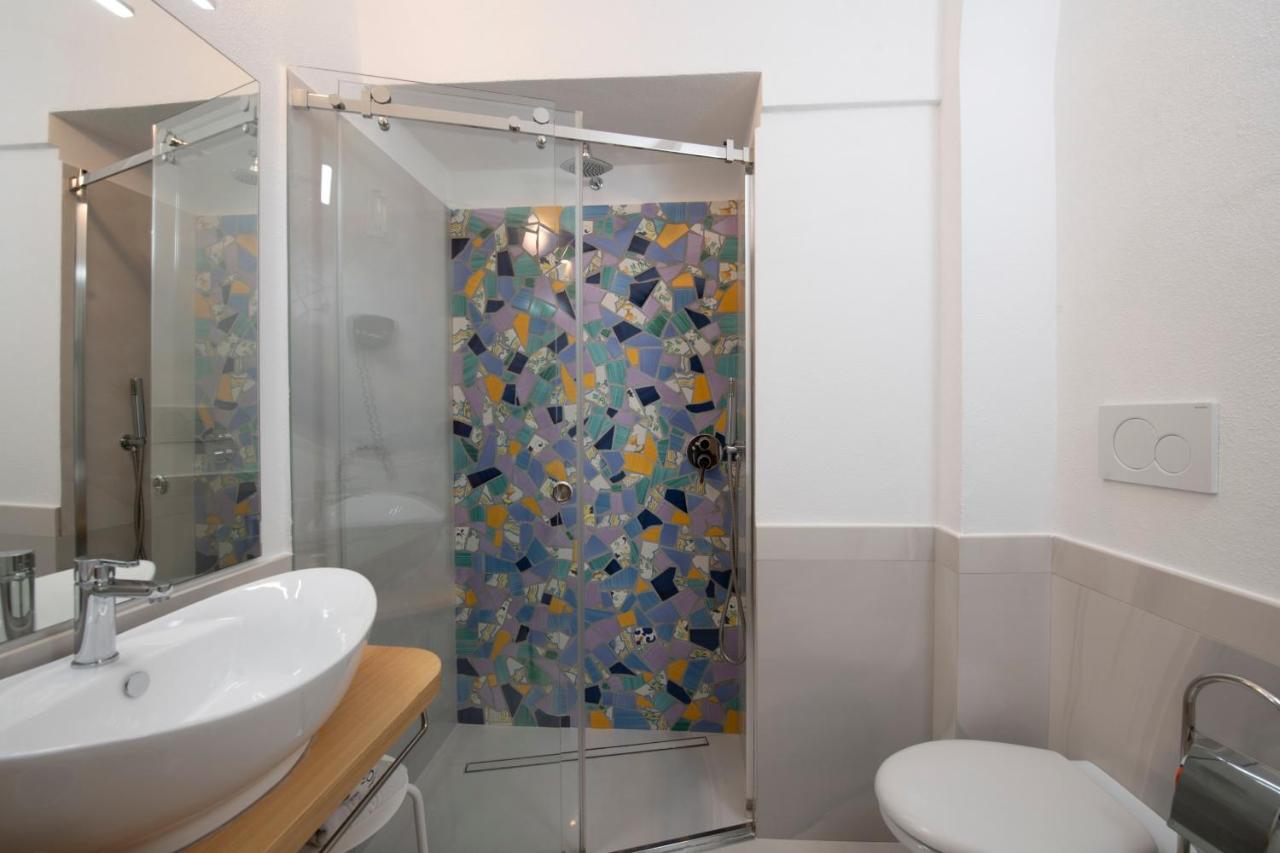 Vicolo stretto centro storico Amalfi - 2