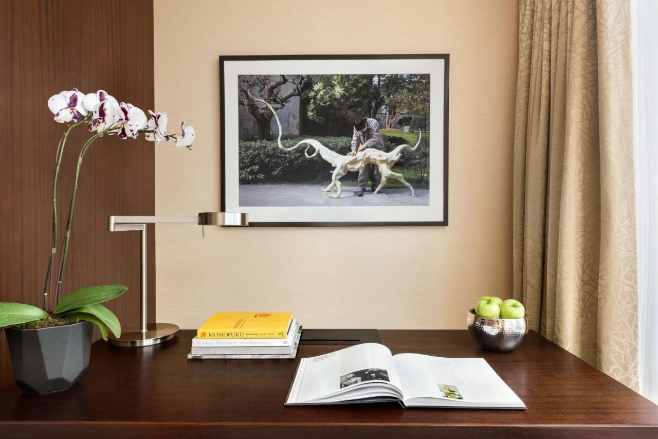 Shangri-La Toronto photo