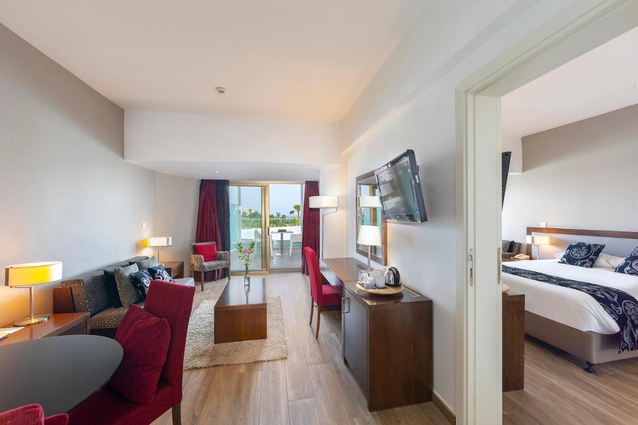 Crystal Springs Beach Hotel photo