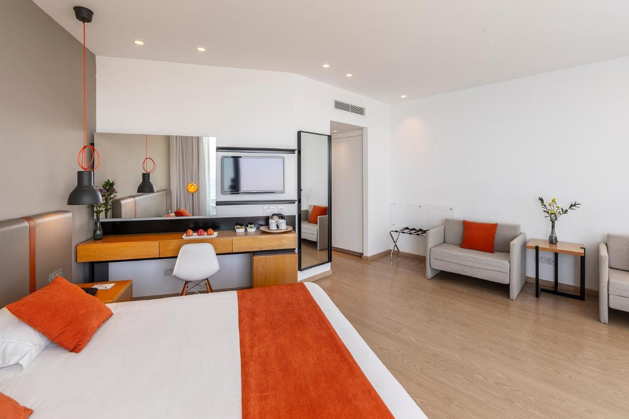Crystal Springs Beach Hotel photo