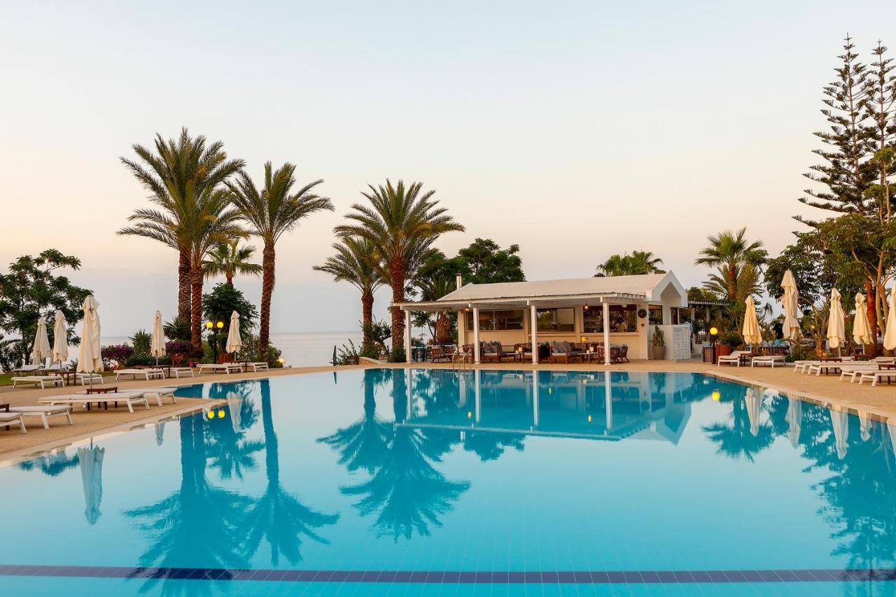 Crystal Springs Beach Hotel photo