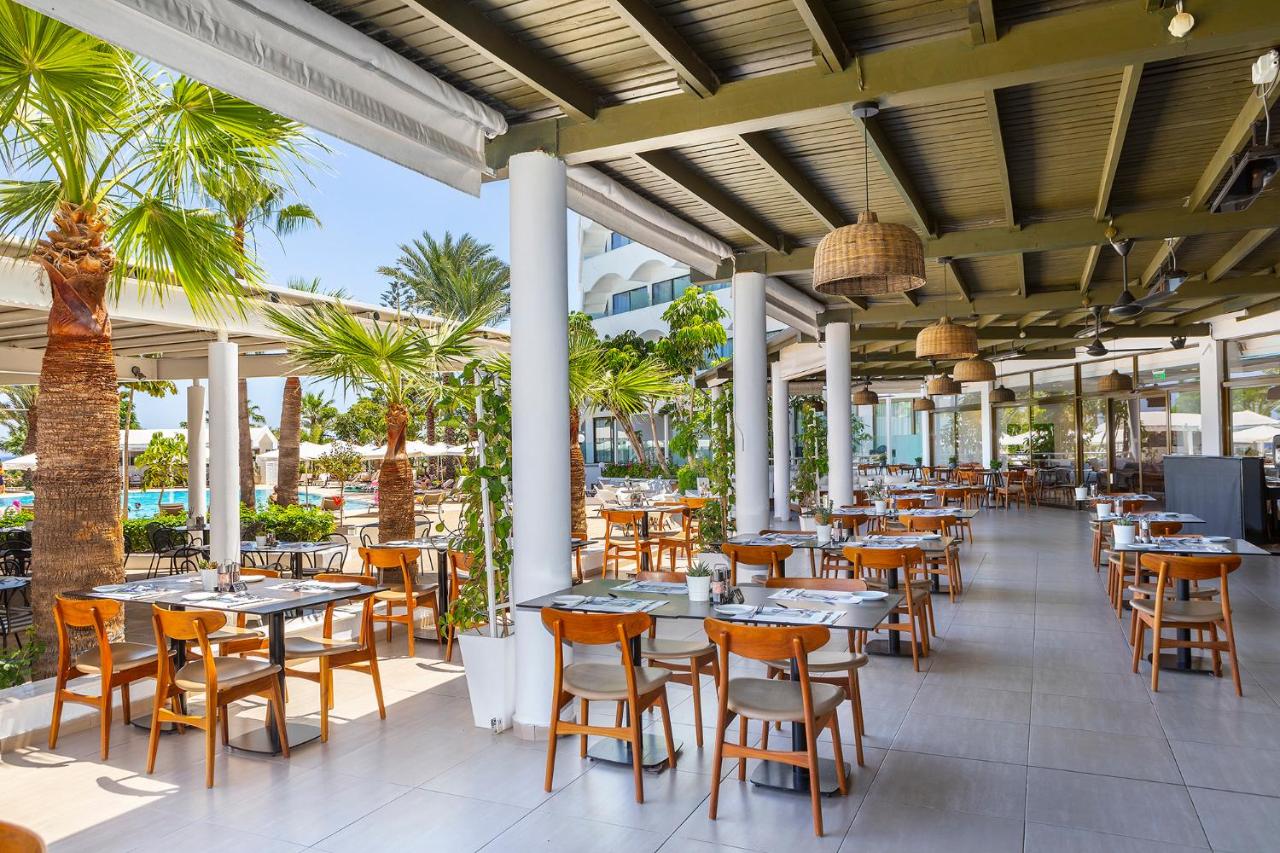 Crystal Springs Beach Hotel photo