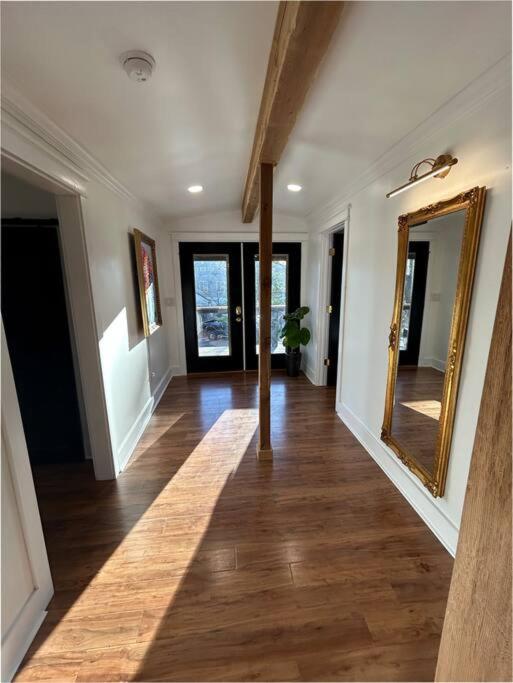 Modern Cabin Close to Downtown - 2