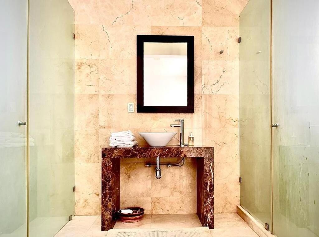 Condesa Residence Amsterdam G Elegant 1BR, 1BA Apartment Nestled on Amsterdam Avenue - 4