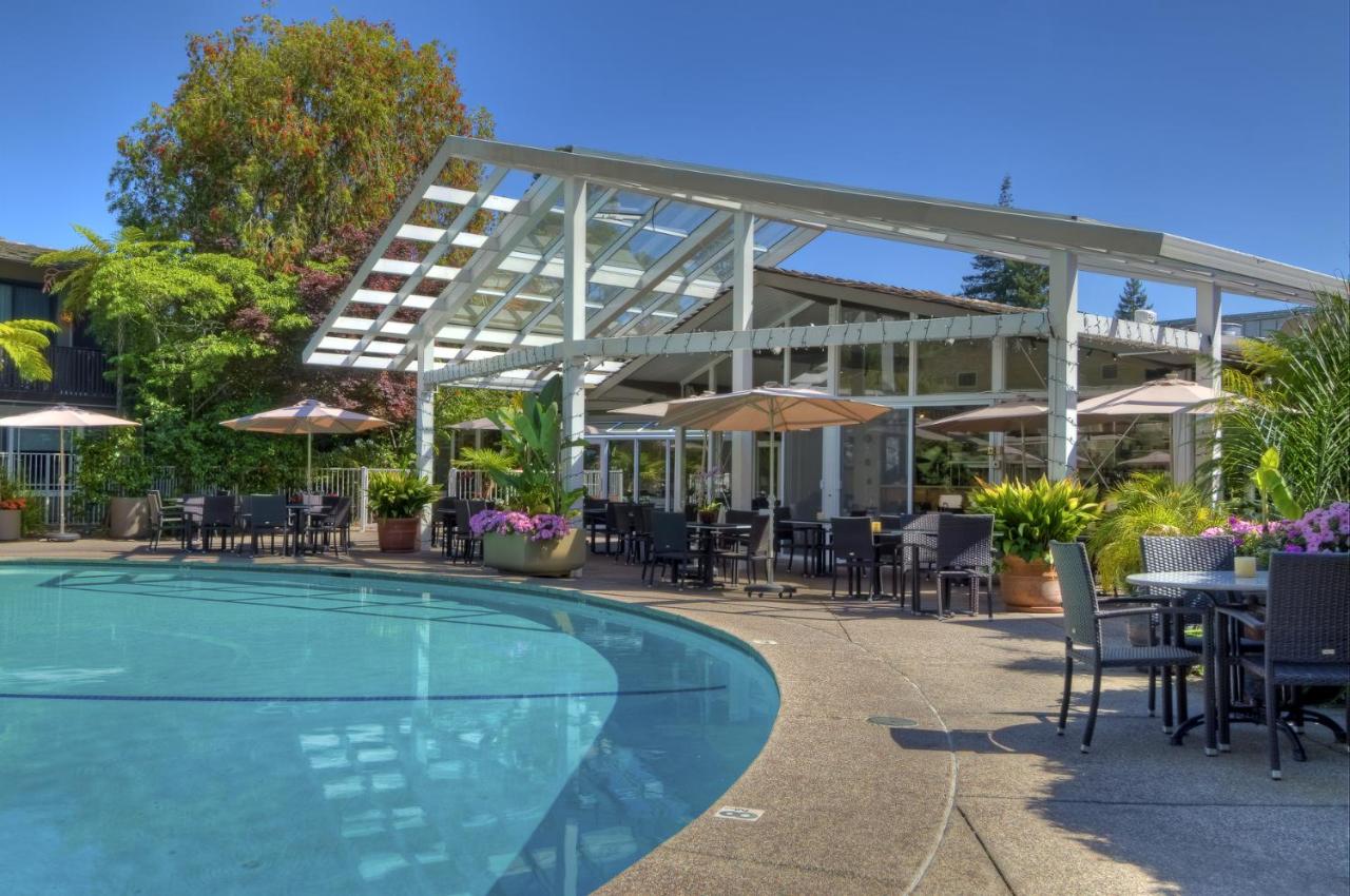 Dinah's Garden Hotel — photo 4
