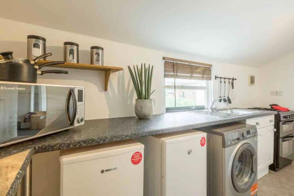 Cambridge 3 bedroom flat with private parking - 4