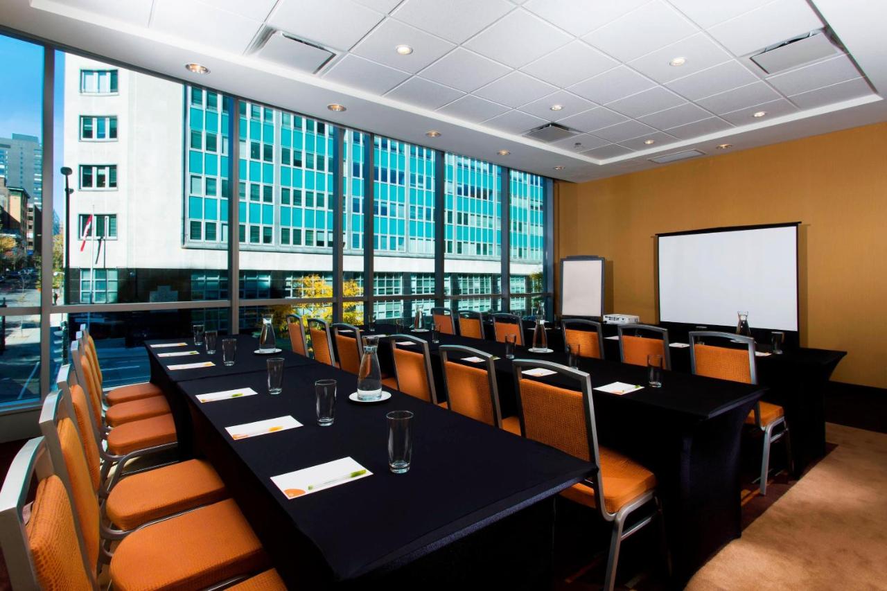 Courtyard by Marriott Montreal Downtown photo