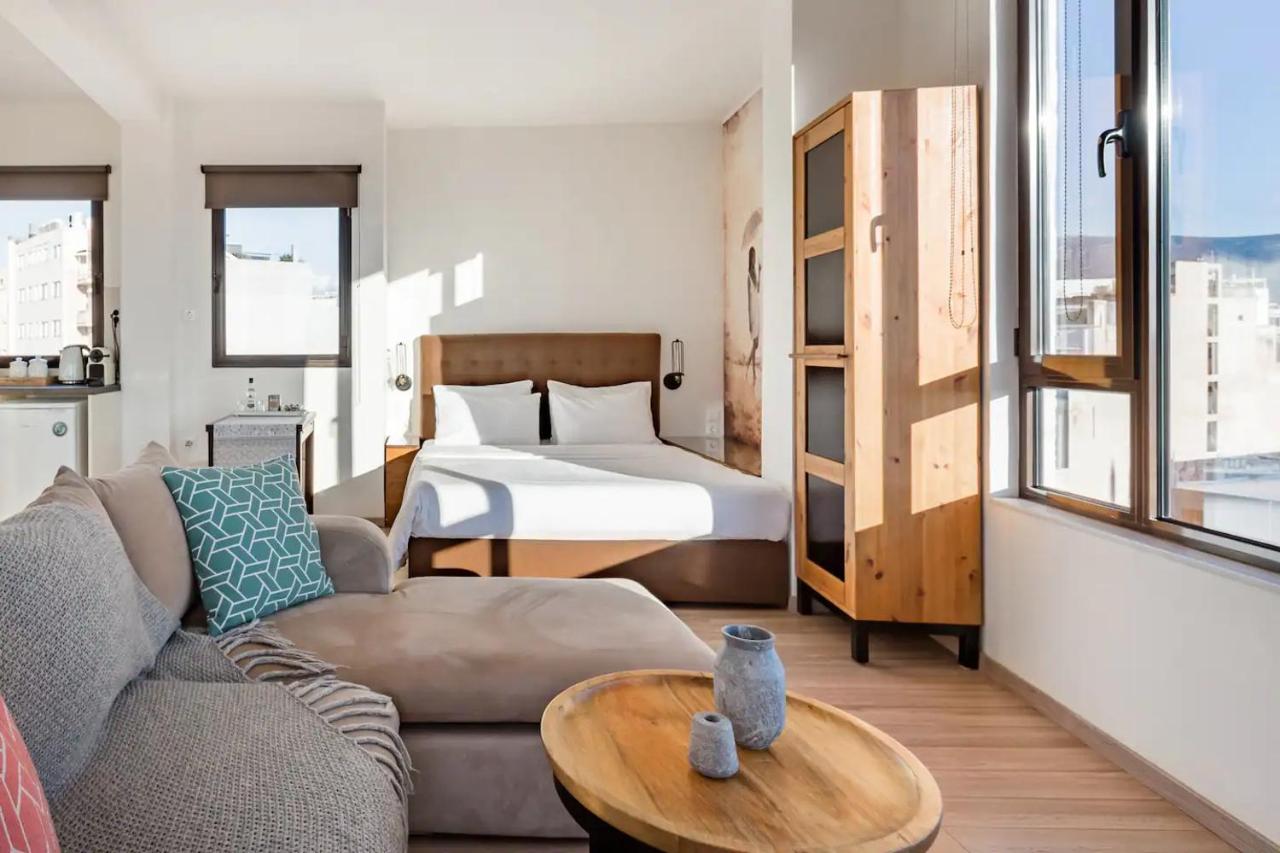 Explore Nightlife Near an Apartment With an Acropolis View - 5
