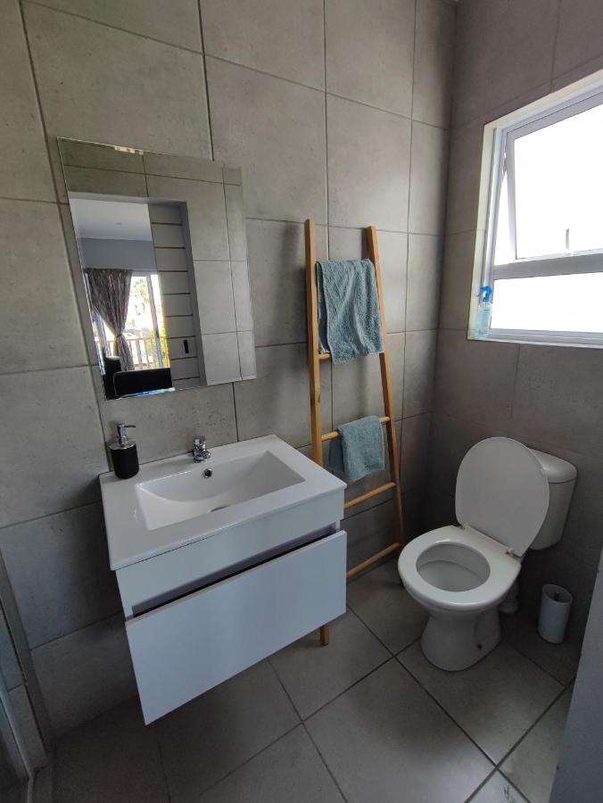 Lovely 2 bedroom condo with balcony and a view! - 2