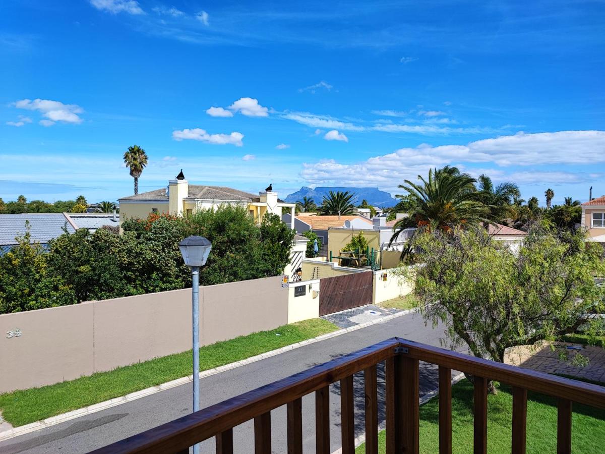 Lovely 2 bedroom condo with balcony and a view!