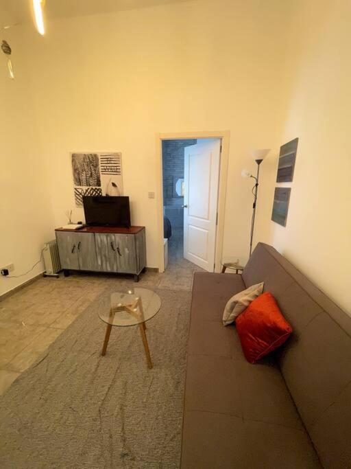 Charming 1BR just off Main Street prime location