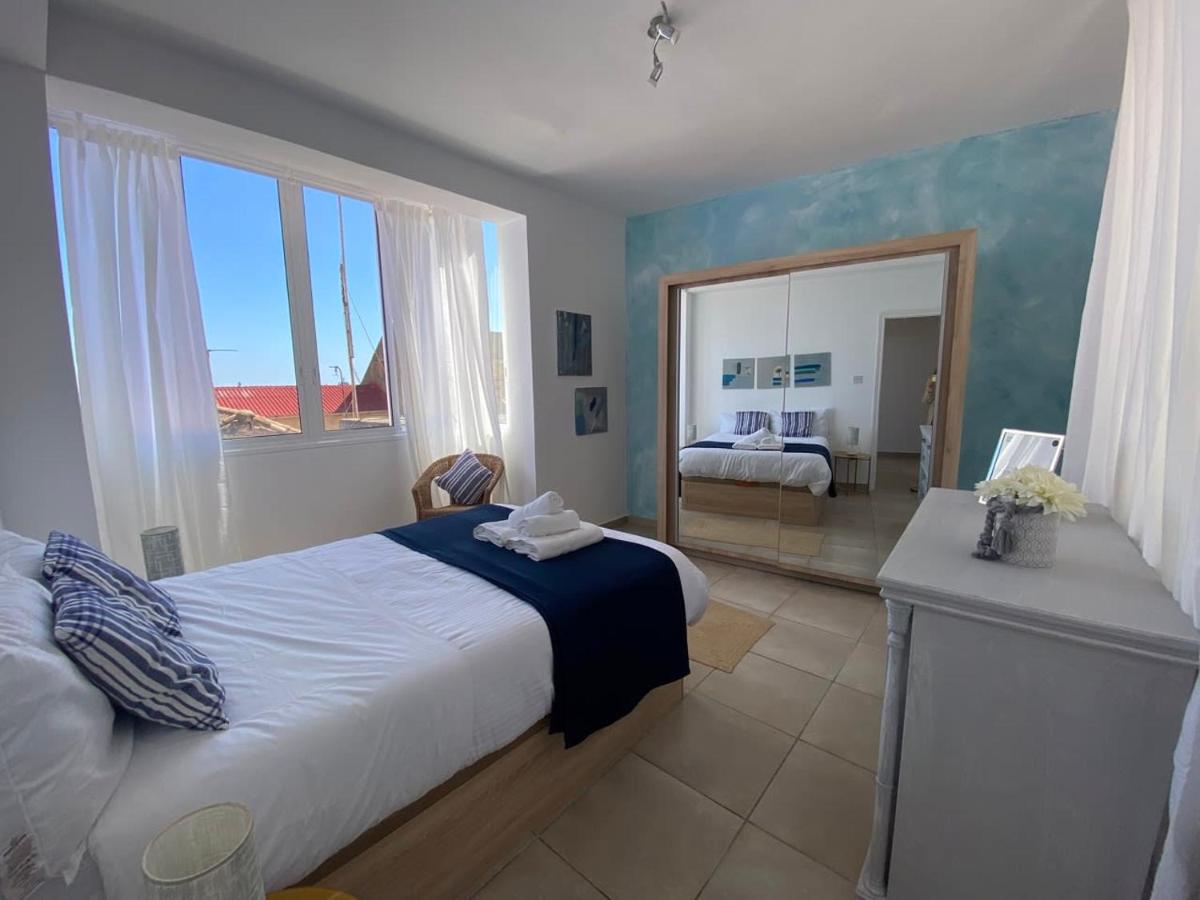 2BR with beachviews 1 min walking from the sea