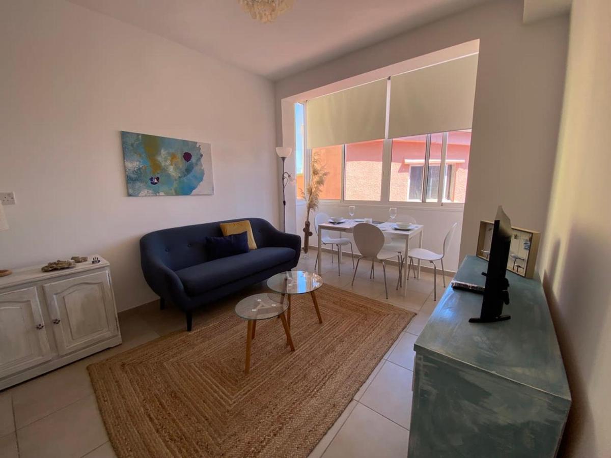 2BR with beachviews 1 min walking from the sea